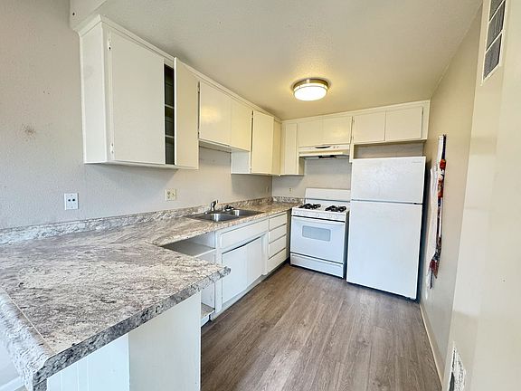 4th image of 2280 Primrose Ave #14