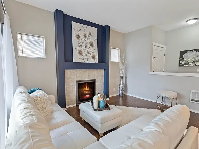 1042 43rd Ct NE — Photo 4