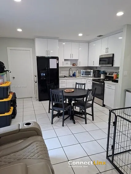2 bed, 1.0 bath, 870 sqft, $2,450 — Photo 3