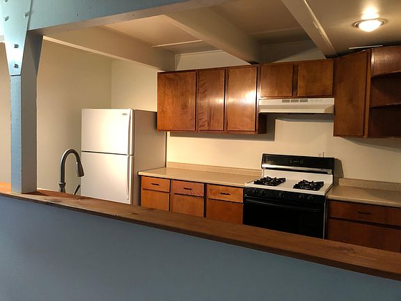 2nd image of 909 N 70th St