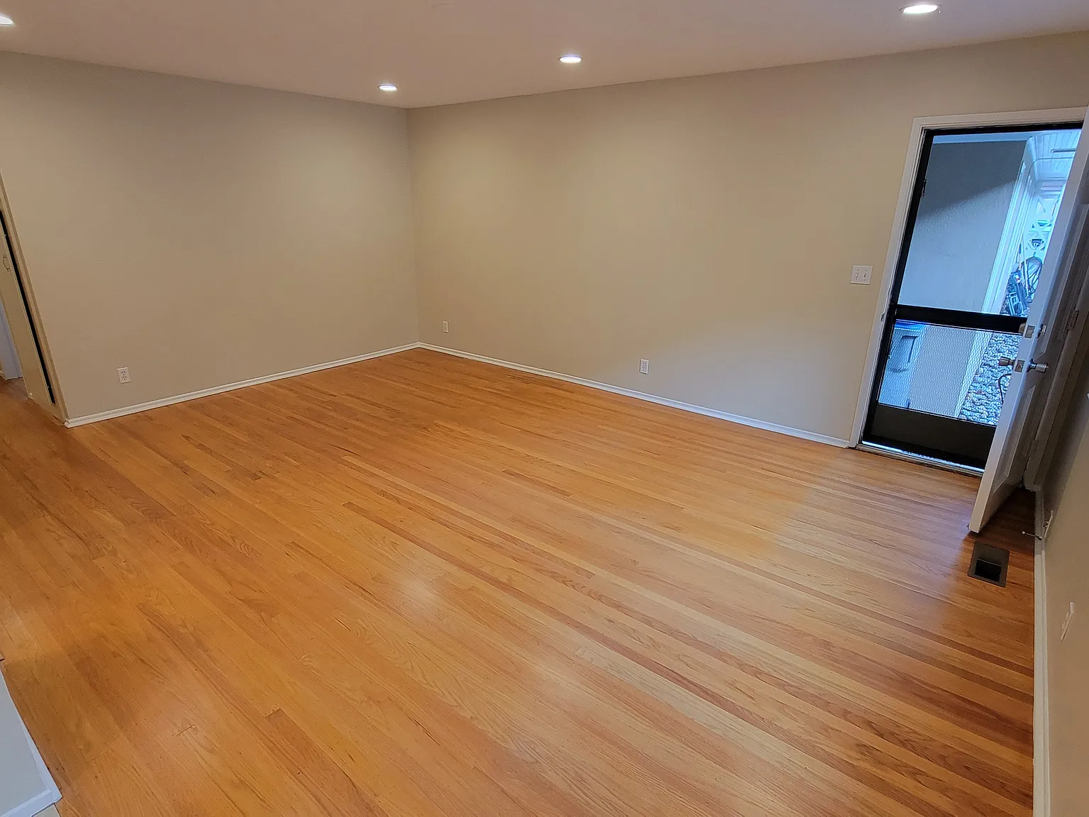 749 Harding Ave — Photo 3