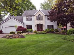 5610 Pheasants Walk Dr, North Olmsted, OH