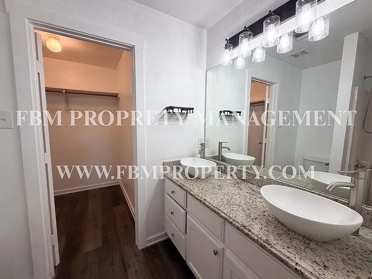 808 Metropolitan Ave — Photo 15