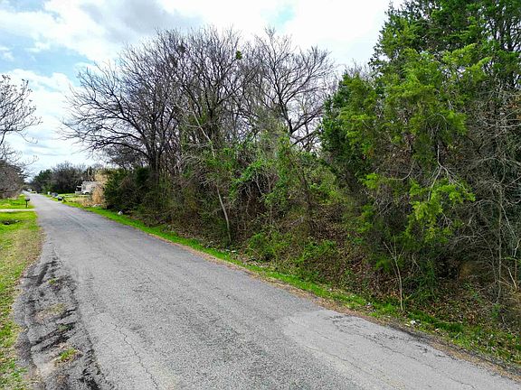 3rd image of 3922 Hedge Row St