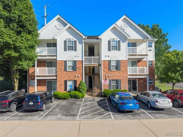450 Benton Dr APT I, Saint Peters, MO 63376