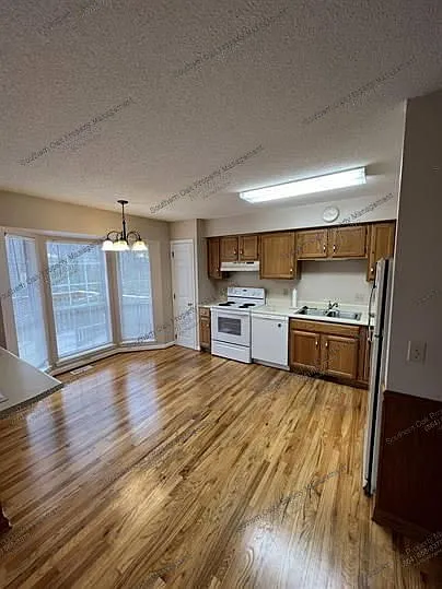 3 bed, 3.0 bath, $1,850 — Photo 2