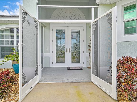 4th image of 267 SE 1st Ave