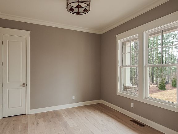 3rd image of 1061 Pebble Hill Ln