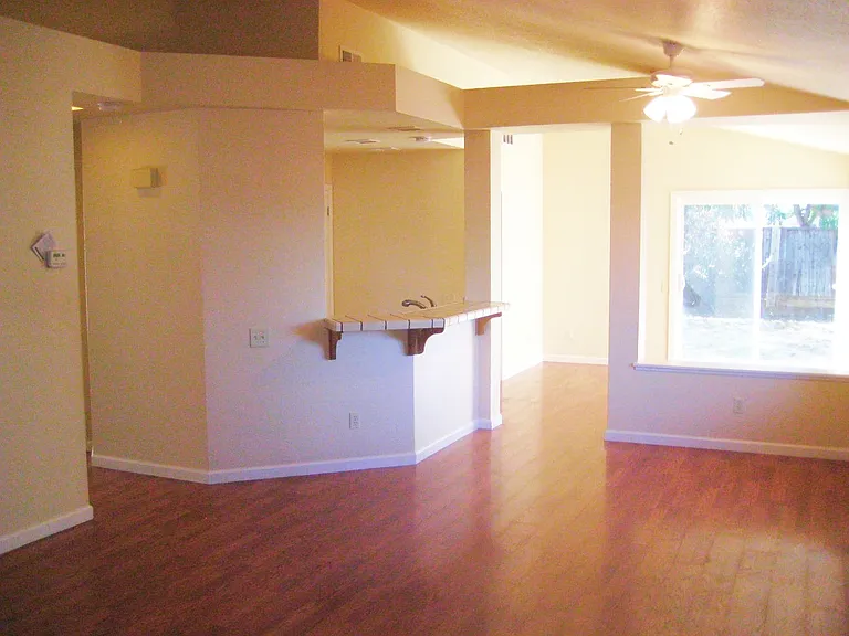 735 Rocky Creek Ter — Photo 3