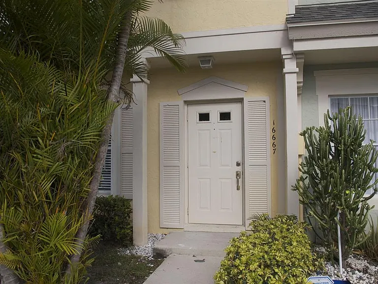 16667 Hemingway Dr — Photo 2