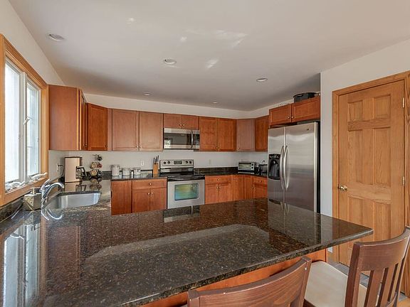 4th image of 140 Mayflower Dr