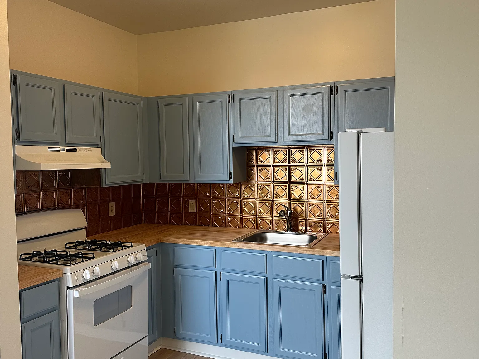 3 bed, 1600 sqft, $1,400 — Photo 2