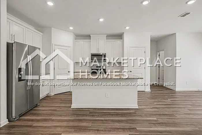 3 bed, 2.5 bath, 1579 sqft, $1,995 — Photo 3