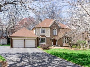 2900 Taj Dr, Oakton, VA 22124