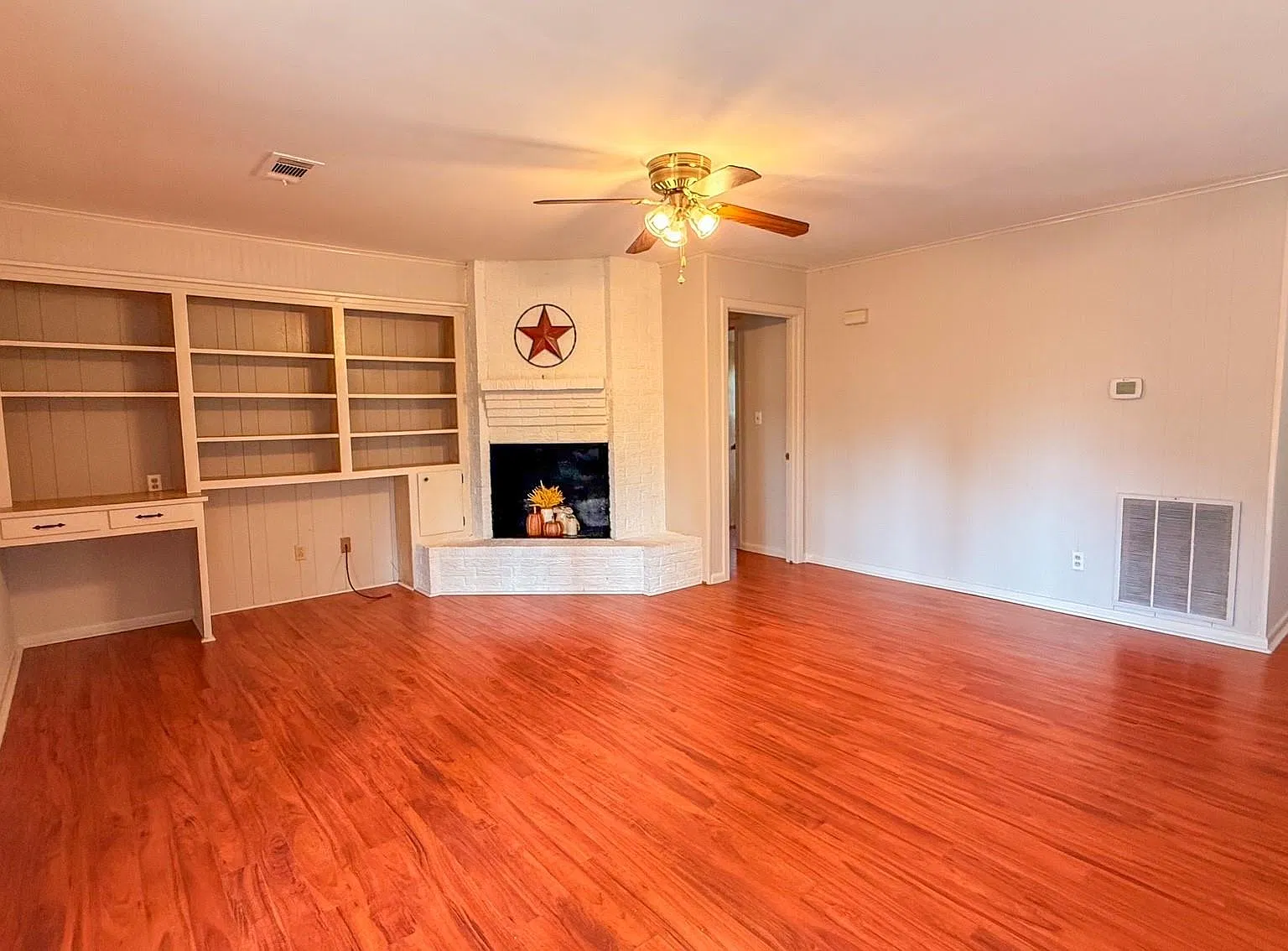 3 bed, 1.0 bath, 1741 sqft, $1,800 — Photo 3