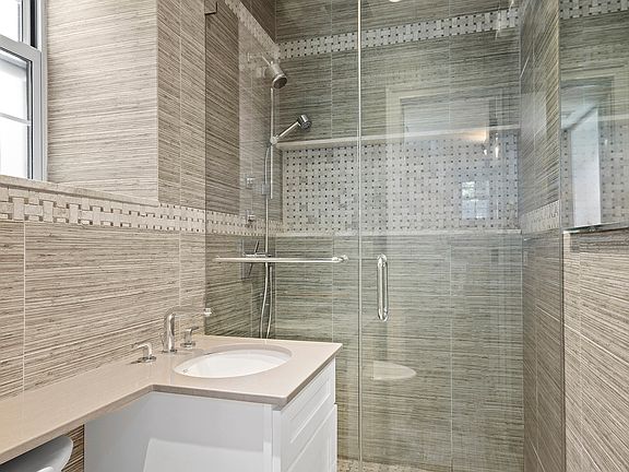 5th image of 6049 Huxley Ave #1
