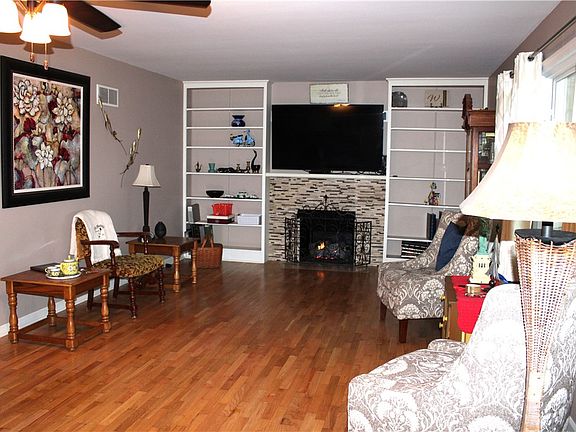 4th image of 812 N Will St