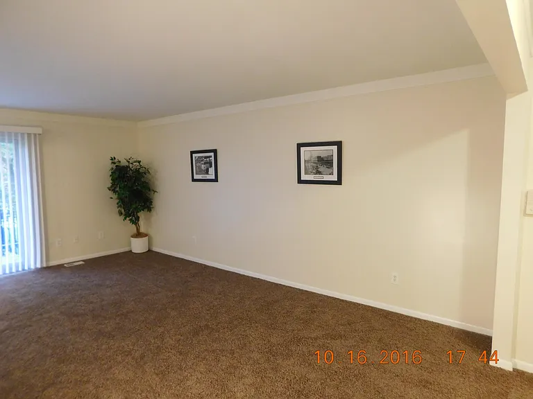 444 Fox Hills Dr N #7 — Photo 13
