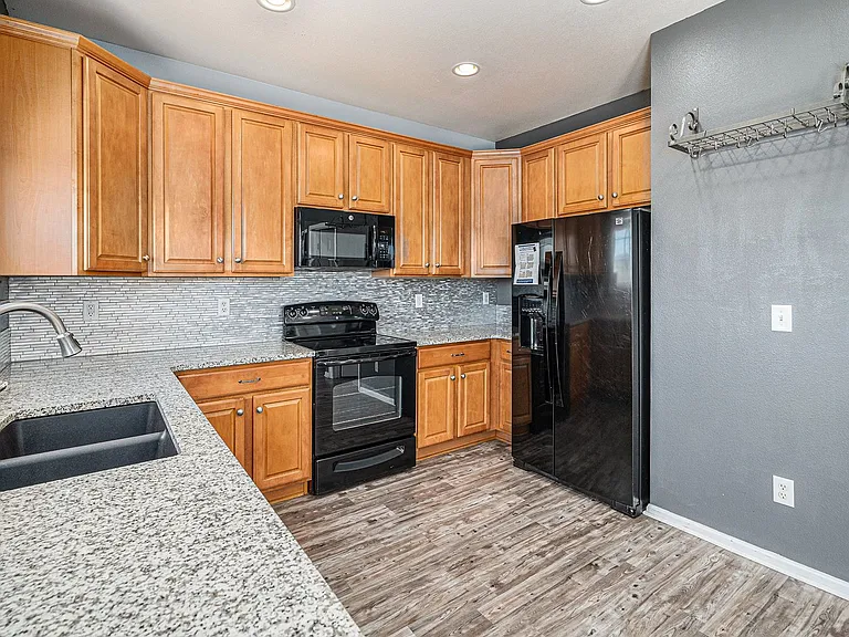 4230 Beautiful Cir — Photo 13