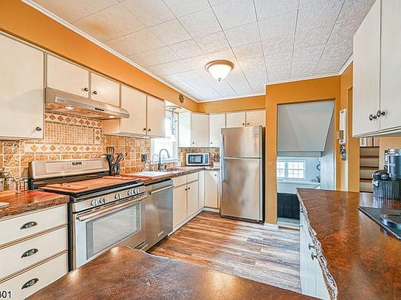5th image of 156 Dukes Pkwy E
