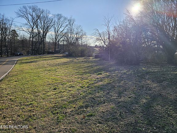 4th image of 3821 Wayne Dr