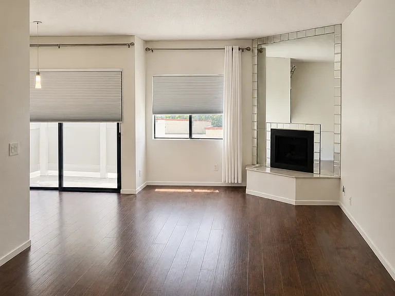 17914 Magnolia Blvd #128 — Photo 3