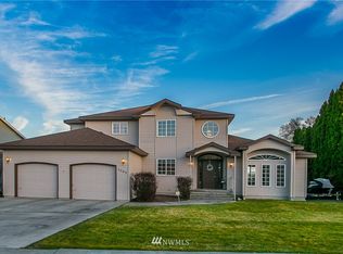 1045 W Edgewater Ln, Moses Lake, WA 98837