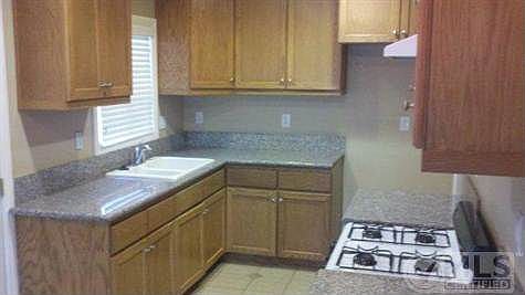 3rd image of 15454 5th St