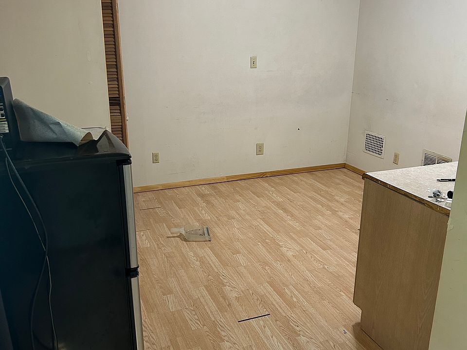1st image of 707 W Main St