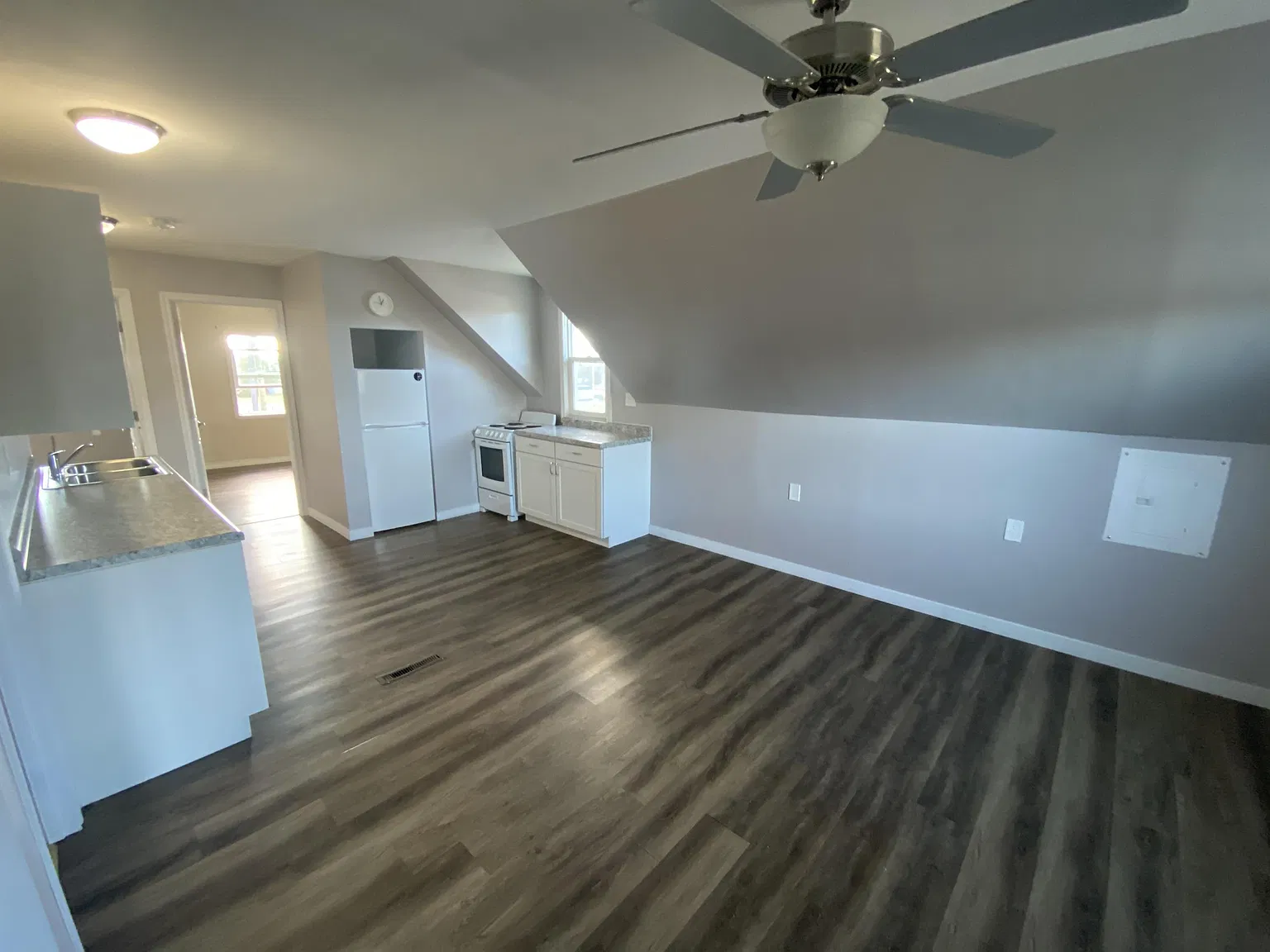 4 bed, $2,900 — Photo 4