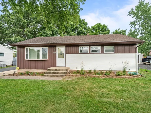 1006 Copper Dr, Machesney Park, IL 61115