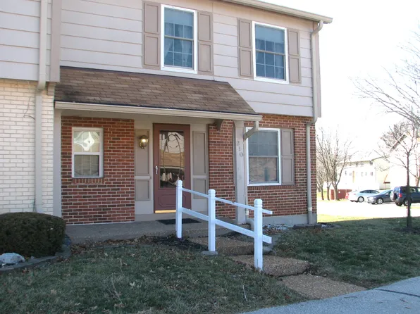 210 Carmel Woods Dr, Ballwin, MO 63021