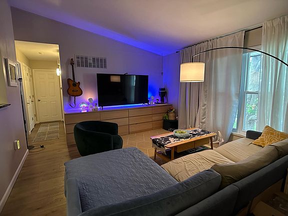 3rd image of 10439 Briarbend Dr APT 7