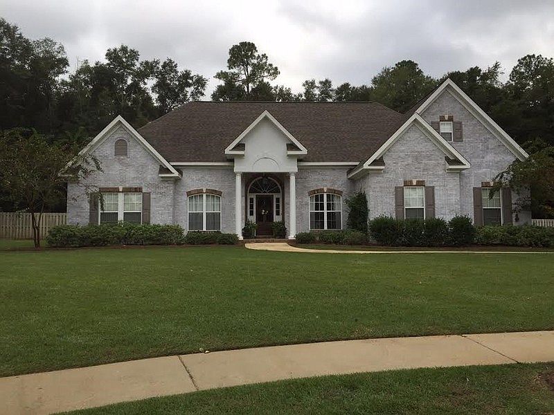 1st image of 415 Oakwood Dr