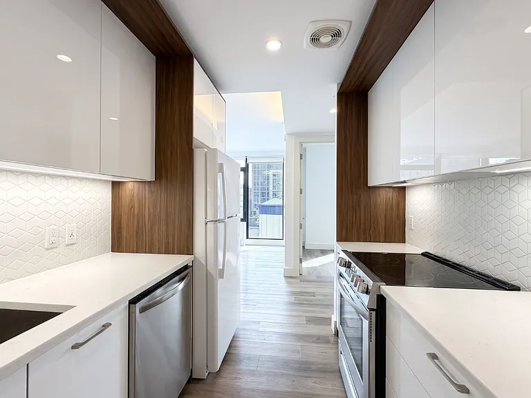 228 E 135th St #410 — Photo 4