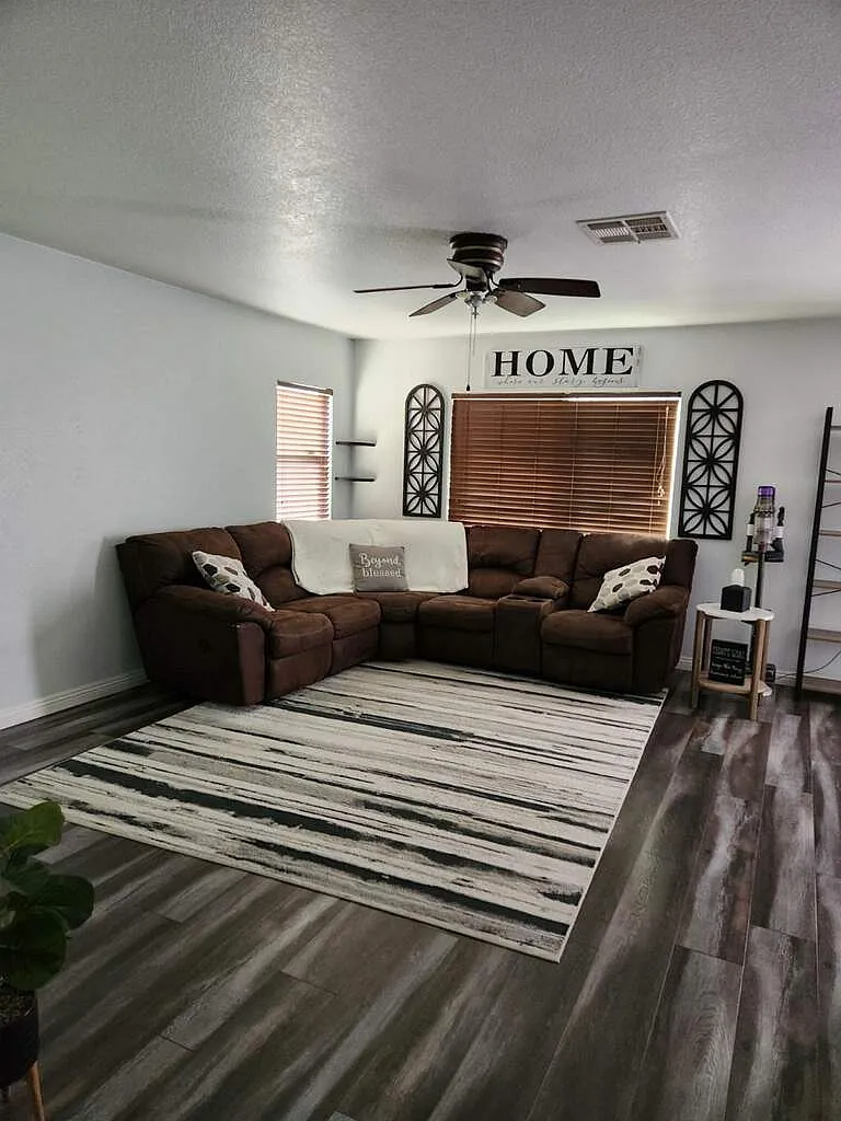 3 bed, 2.5 bath, 1720 sqft, $2,450 — Photo 2