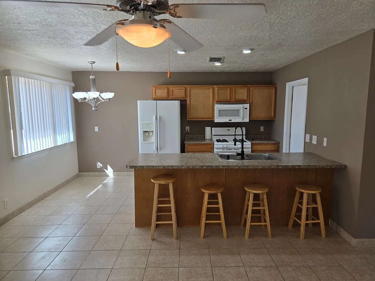 East Of Tramway Close To Kafb & Snl! — Photo 4