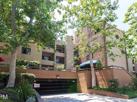 2nd image of 460 Oak St APT 117