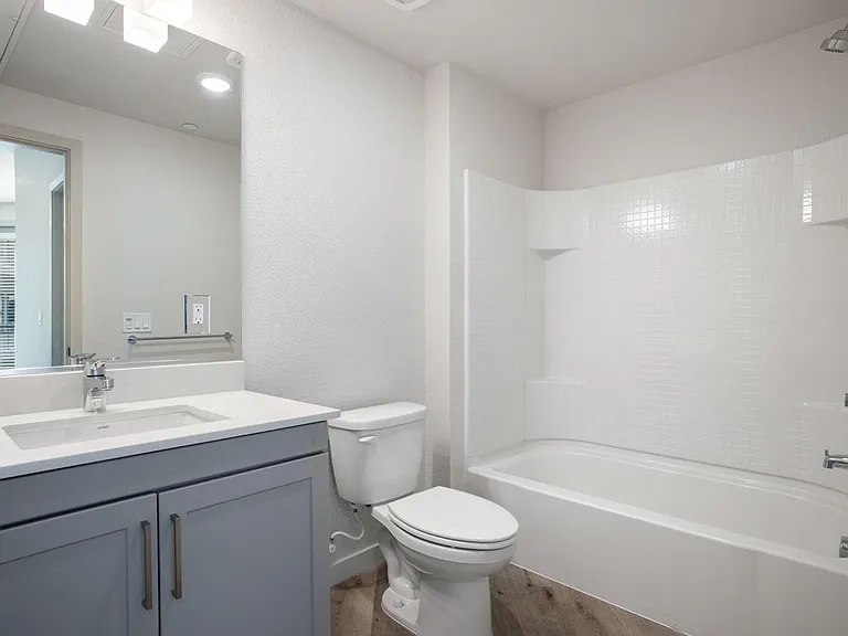 La Vida 55+ Luxury Living — Photo 54