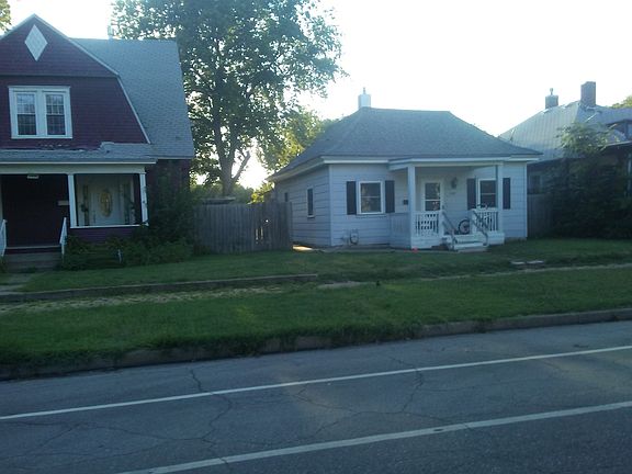 2nd image of 1002 S Santa Fe Ave