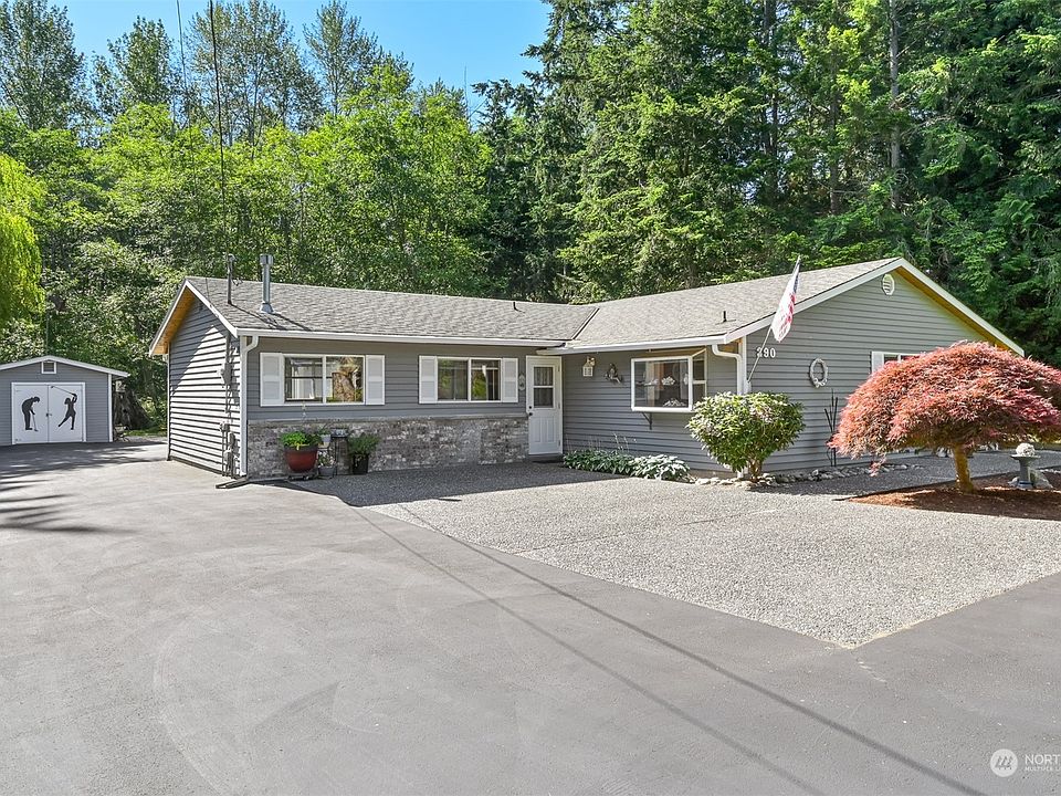 1st image of 390 Glengarry Drive