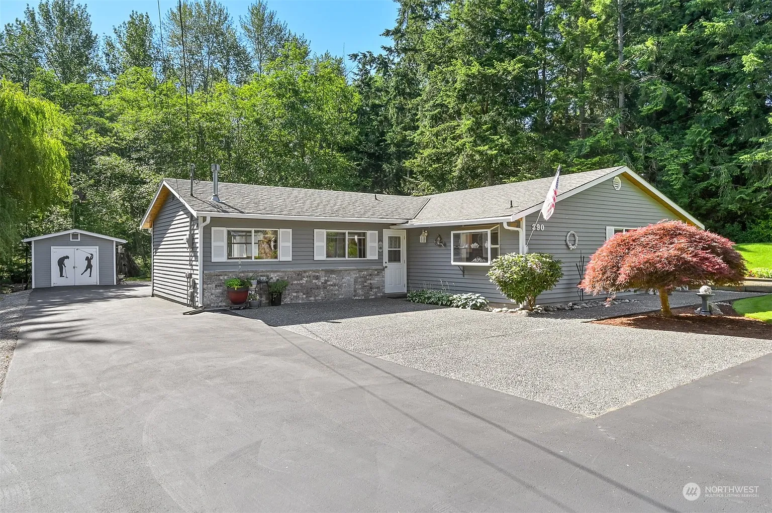 390 Glengarry Drive photo 1