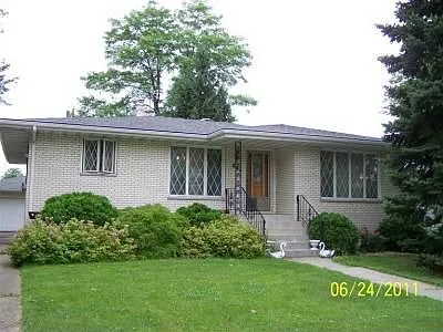 834 N Cline Ave photo 1