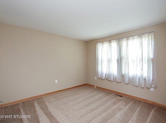 5th image of 235 Robin Ln