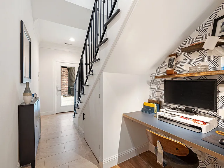 732 W 20th St #B — Photo 3