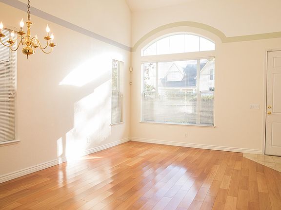 4th image of 519 Isla Vista Ter