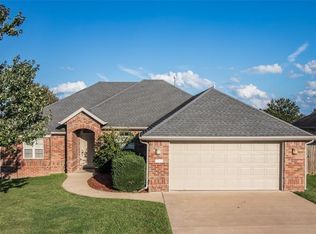195 Dawn Dr, Centerton, AR 72719