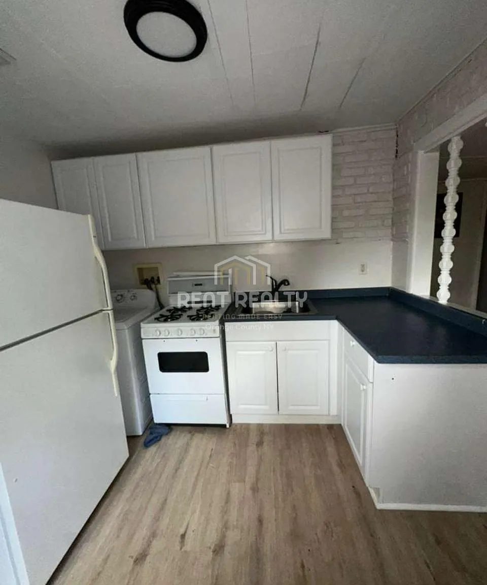 3 bed, 702 sqft, $2,500 — Photo 4