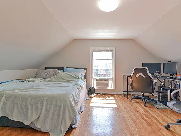 256 W 6th St #2 — Photo 13