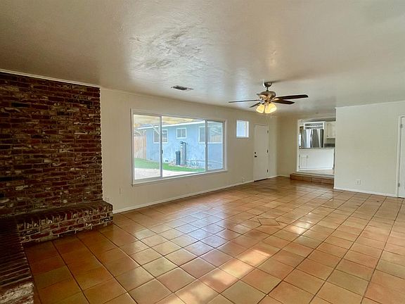 4th image of 1940 Woodridge Way